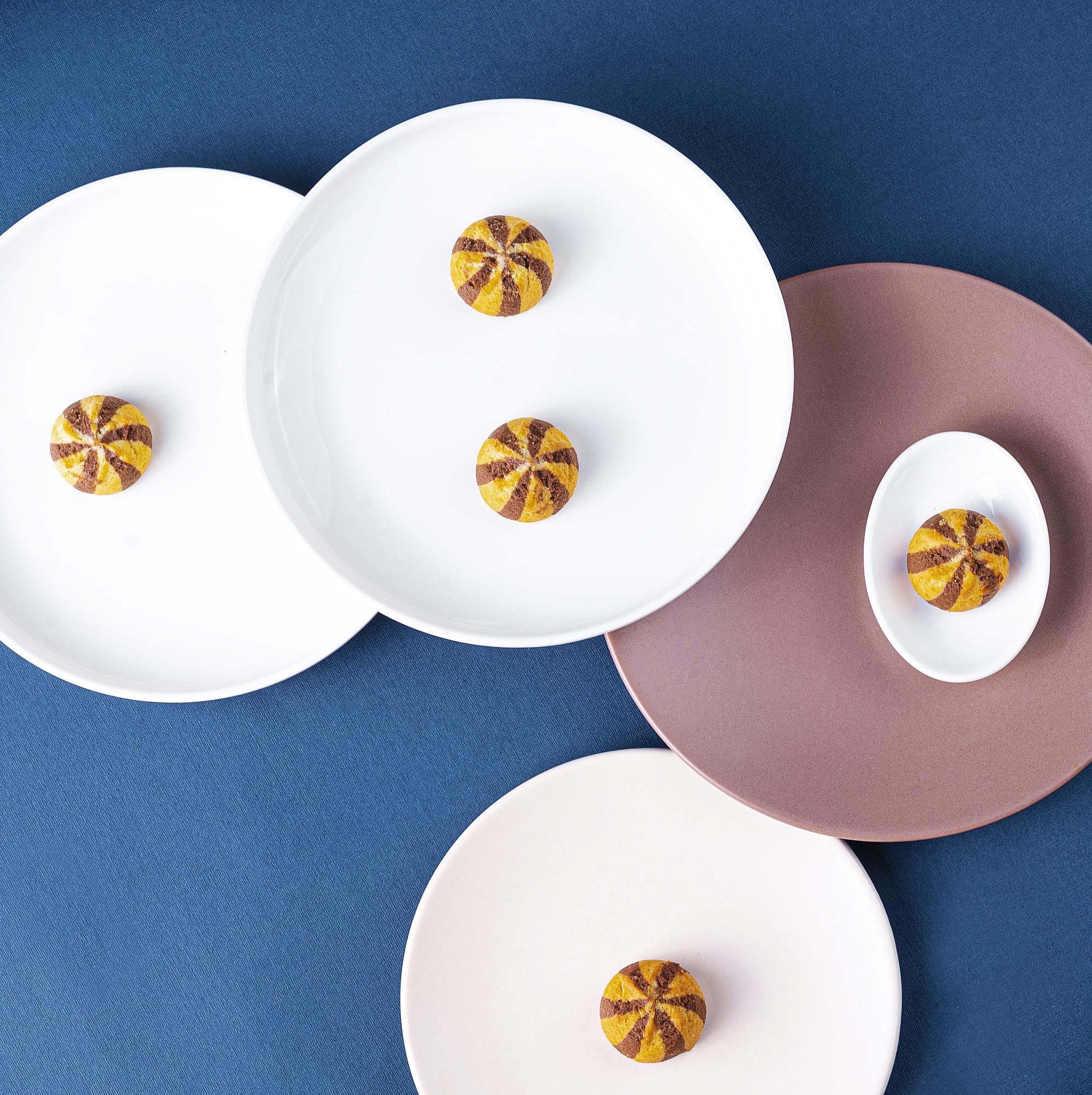 Large plated tasting trio on ceramic